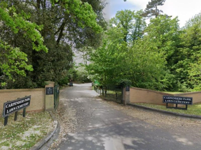 Carpenders Park Lawn Cemetery entrance